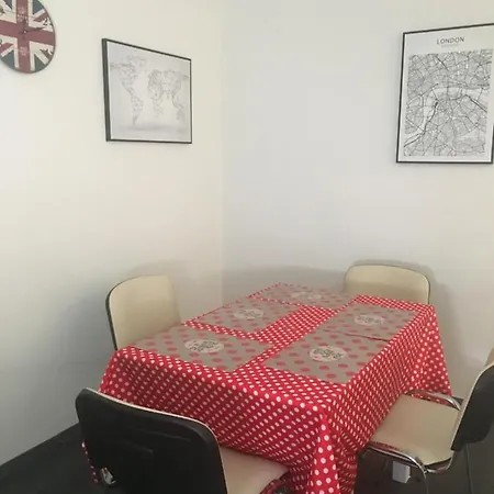Apartment Buckingham Palace Apartman, Debrecen